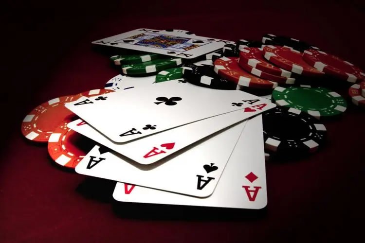 Antarmuka Live Chat hajar hoki dengan agen dukungan pelanggan siap membantu